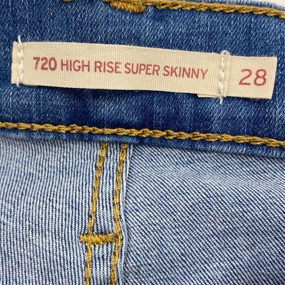 Levi's Women's Blue 720 High Rise Super Skinny Distressed Jeans Size 28 - Picture 7 of 7